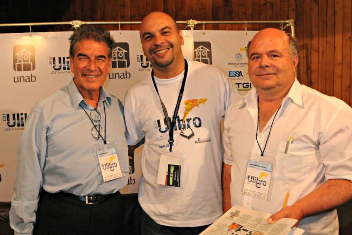 Los crucigramistas Mario Méndez, de El Espectador y Cromos; Ricardo Jaramillo Pulgarín, del Periódico 15 de la Unab; y Juan Manuel Rivas, de El Tiempo, participaron en la Feria Ulibro 2013. (Foto: / VANGUARDIA LIBERAL)