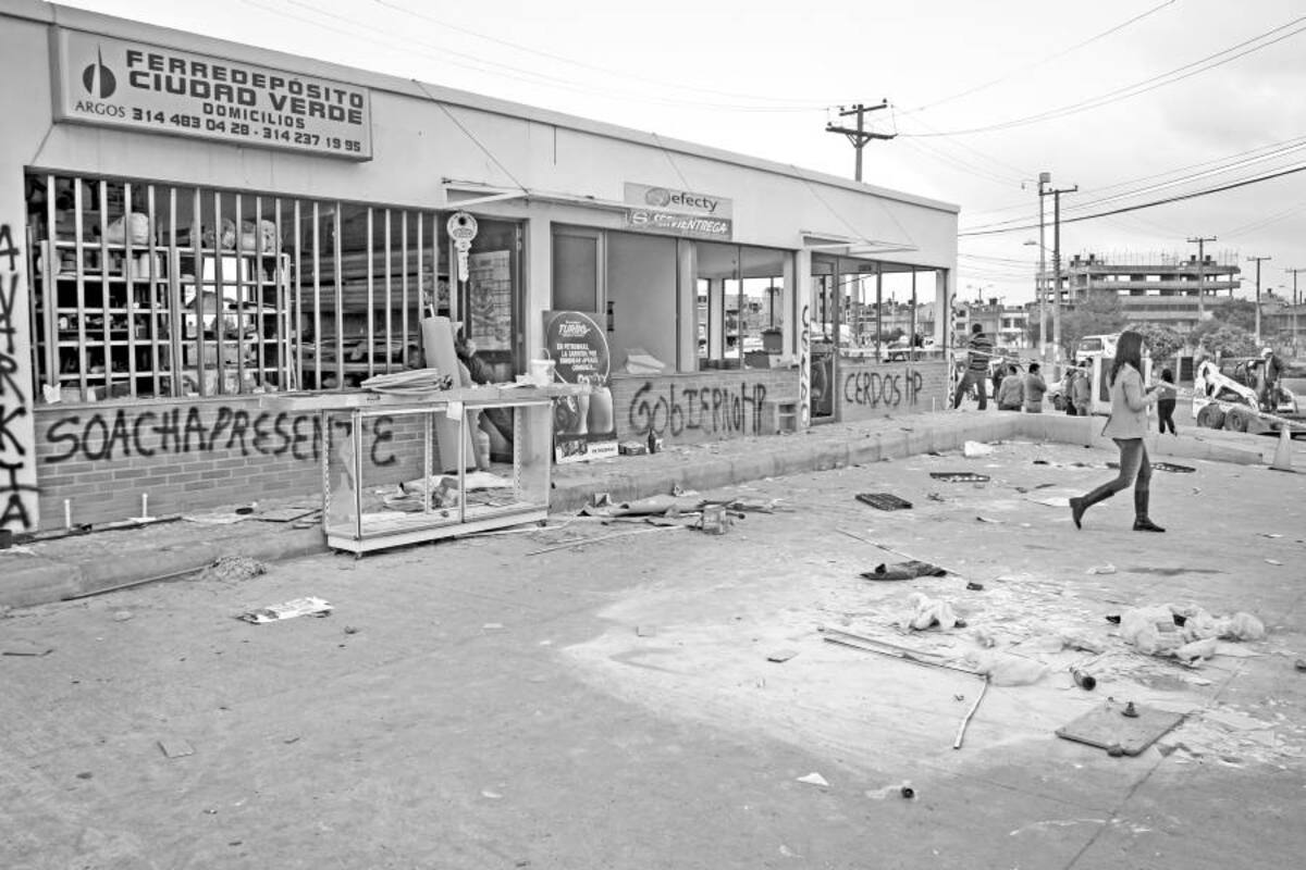El vandalismo se ha presentado en el transcurso de la semana pasada en Ciudad Bolívar, Bosa, Suba y Engativá, en Bogotá. (Foto: Colprensa/VANGUARDIA LIBERAL )