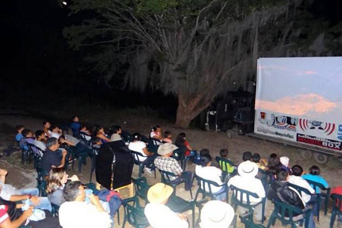 Cine al parque y expedición de tarjetas de identidad fueron algunas de las actividades para los niños. (Foto: Suministrada / VANGUARDIA LIBERAL)