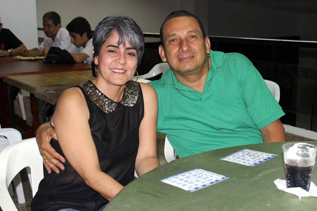 Arriba: Rosalba González y Adolfo Ducón. A la derecha: Xiomara Osorio y Roberto Lozano. (Foto: Mauricio Betancourt/ VANGUARDIA LIBERAL)