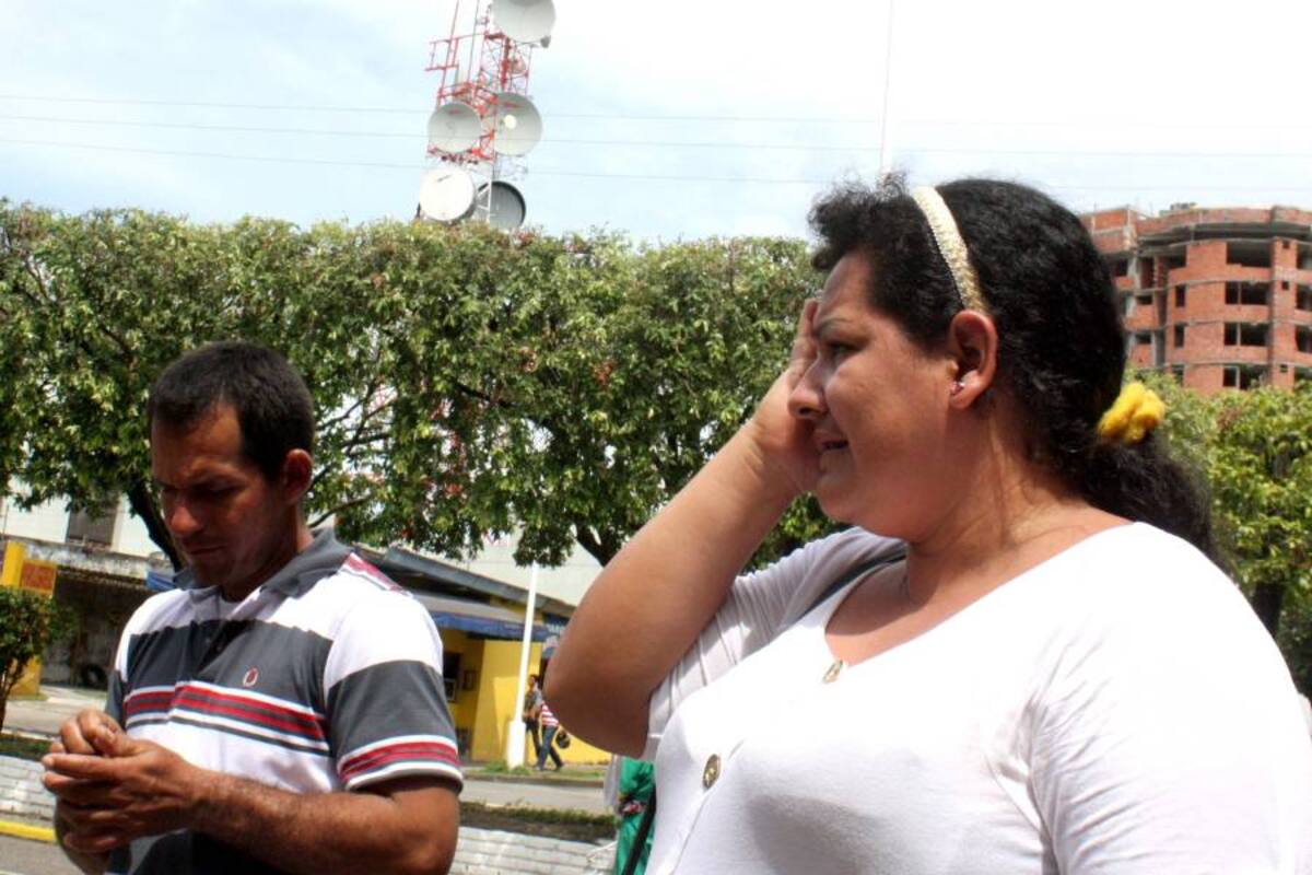 Familiares del menor de 2 años se mostraron afligidos por lo sucedido, y esperaban a que les entregaran el cuerpo de su ser querido, el cual es velado en su vivienda, en el corregimiento El Centro. (Foto: Javier Alvarado/ VANGUARDIA LIBERAL)