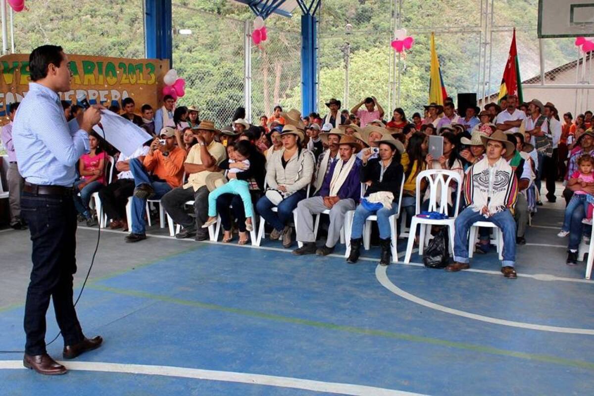 La visita del mandatario seccional se cumplió el pasado jueves 19 de septiembre hacia las 9:00 de la mañana en el colegio Jesús León Guerrero, donde se desarrollaron actividades culturales. (Foto: Suministrada / VANGUARDIA LIBERAL)