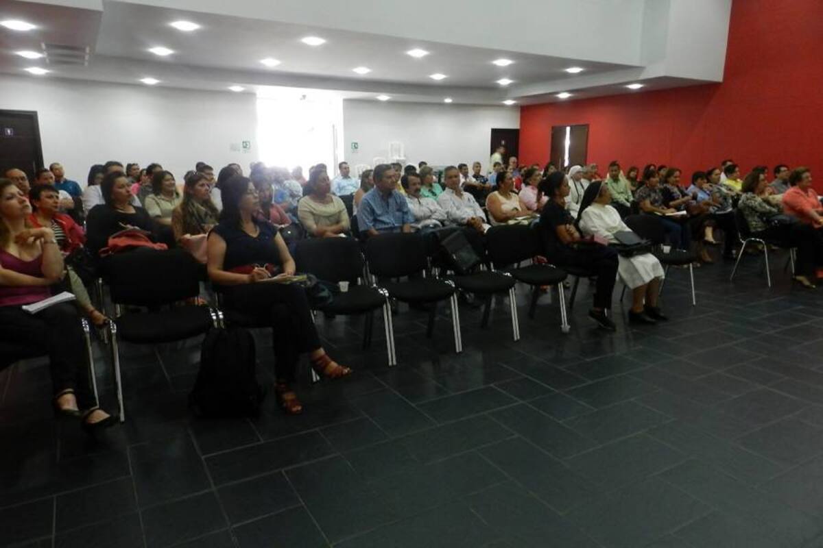 El taller sobre prevención, detección de problemas y acompañamiento en menores se cumplió el pasado viernes 20 de septiembre, en el auditorio de la CAS, con rectores, coordinadores de colegios y comisarios de familias de las provincias comunera y guanentina. (Foto: Nancy Acuña R. /VANGUARDIA LIBERAL)