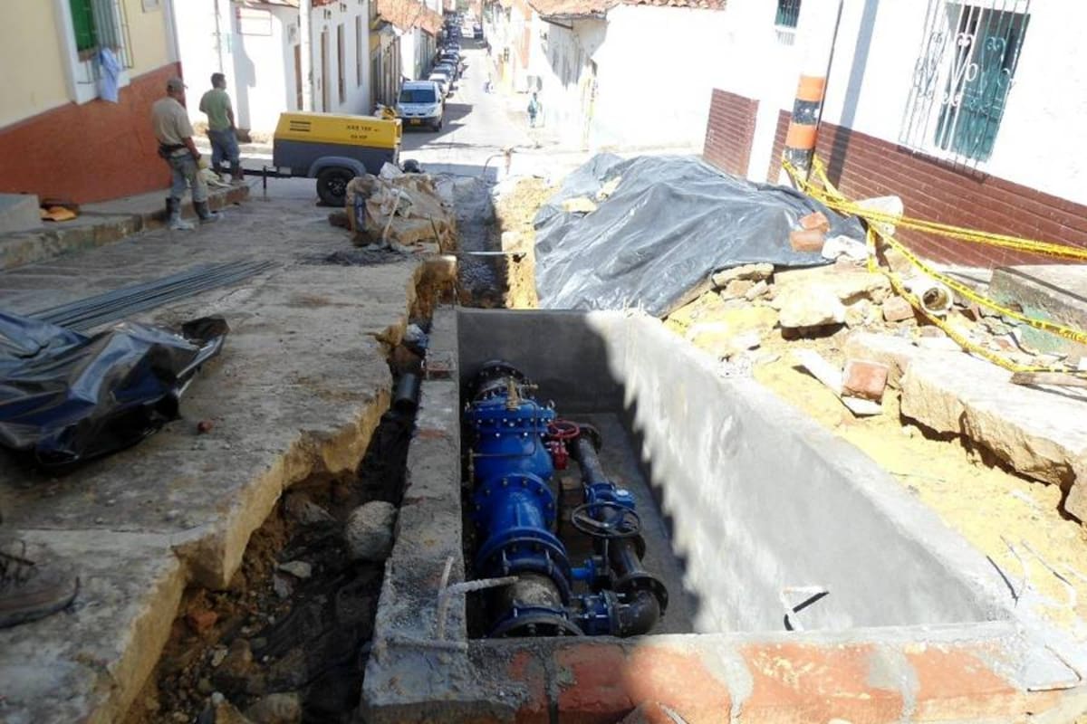 La instalación de la estación reguladora de presión conlleva el cierre de la carrera 8 entre calles 11 y 12 y cierre total en la calle 11 entre carreras 8 y 9. (Foto: Nancy Acuña R. / VANGUARDIA LIBERAL)
