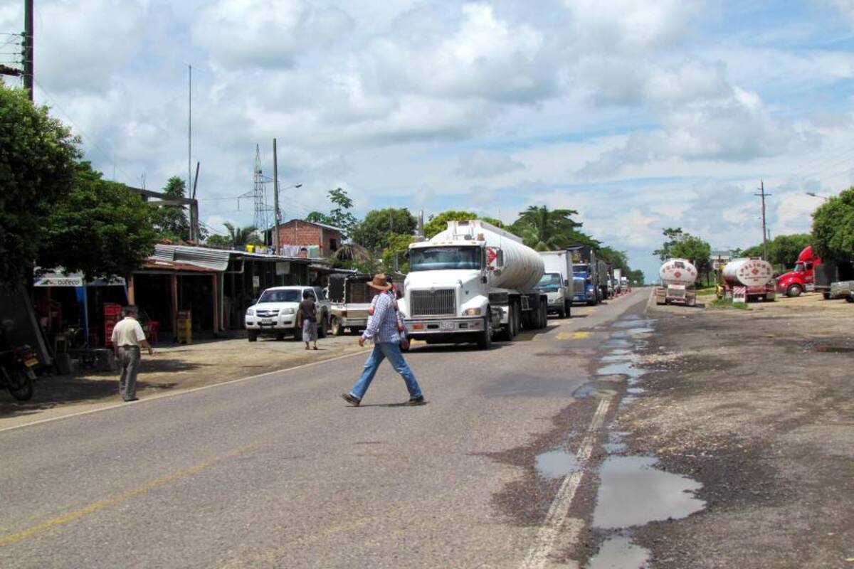 Este es El Cruce de Puerto Parra, un sector de tan solo 500 metros, que es el corazón del municipio, y el principal sustento. (Foto: Diana León/VANGUARDIA LIBERAL)