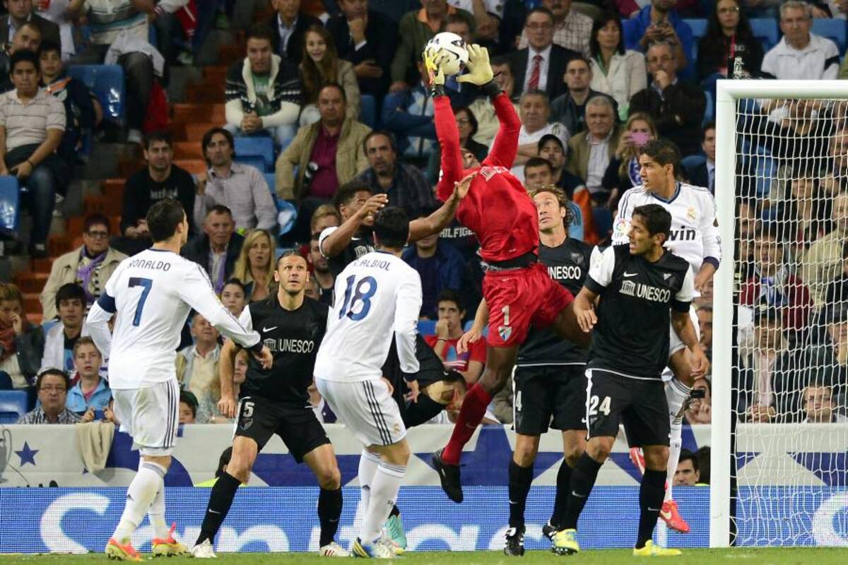 El título del Barcelona tendrá que esperar al menos unos días tras un nuevo triunfo del Real Madrid (6-2), el milésimo de su historia como local, con un festival goleador liderado por Cristiano Ronaldo. (Foto: AFP / VANGUARDIA LIBERAL)