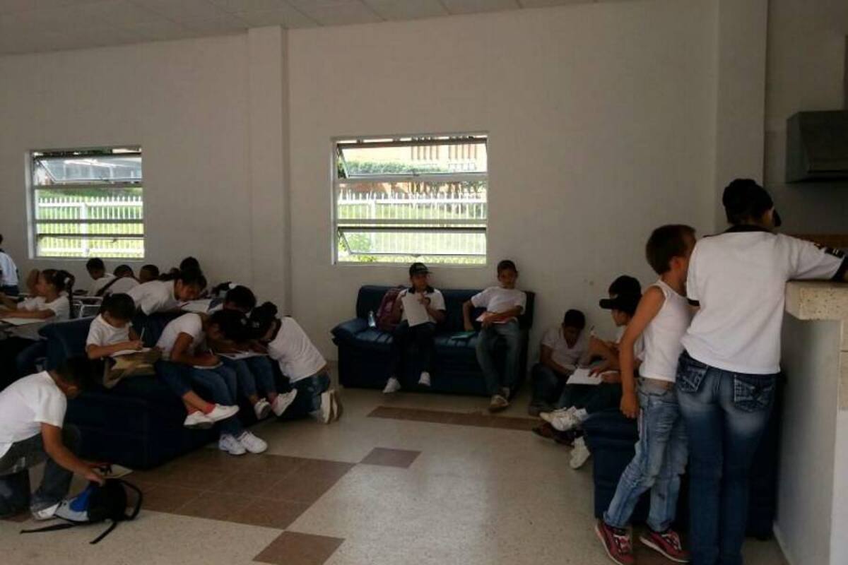 Las capacitaciones están dirigidas a los estudiantes de cuarto a undécimo grado, a quienes se les entrega adicionalmente material ilustrativo para reforzar el contenido de cada uno de los temas. (Foto: Suministrada/VANGUARDIA LIBERAL)