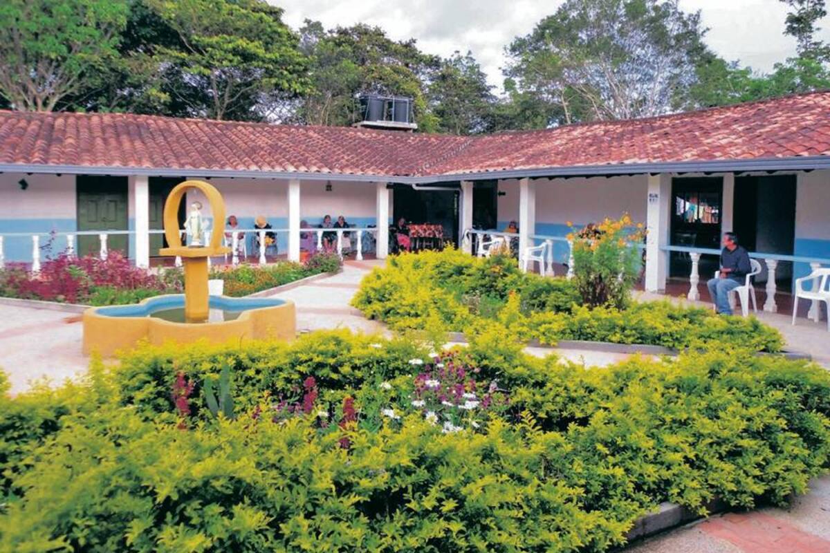 En el Centro de Bienestar ‘Casa del Anciano de Curití’ se brinda atención a 44 adultos mayores. Los recurso que recibe el Centro por estampilla proanciano no son suficientes. (Foto: Nancy Acuña R. / VANGUARDIA LIBERAL)