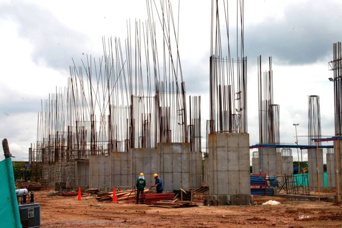 Este es el estado de las obras que ayer se evidenciaban en la obra del nuevo estadio de fútbol de Barrancabermeja. (Foto: Edgar Pernett/VAVNGUARDIA LIBERAL)