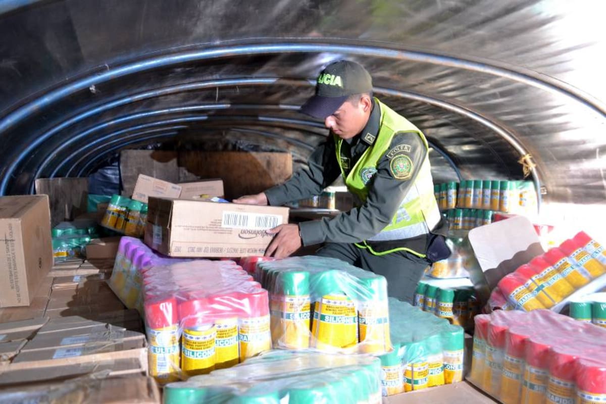La entrada de alimentos desde Venezuela es una actividad diaria que se suma al comercio ilícito de agroinsumos y demás artículos. (Foto: Archivo/VANGUARDIA LIBERAL)