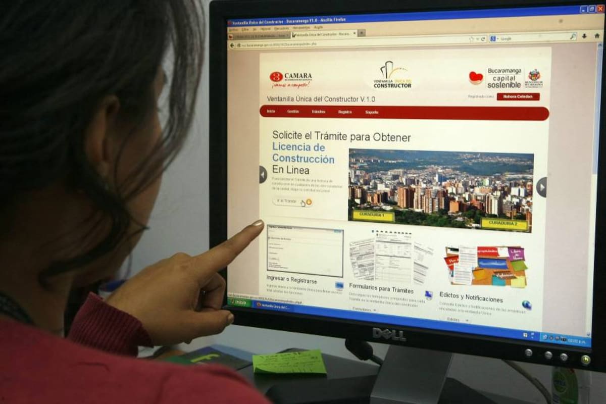 La Ventanilla Única del Constructor, VUC, se puede consultar en la página de Internet de la Alcaldía de Bucaramanga. Pese a que la mayoría de los trámites son totalmente virtuales, en el caso de las licencias aún se deben llevar los planos firmados a las curadurías pues así lo exige la ley, (Foto: César Flórez / VANGUARDIA LIBERAL)