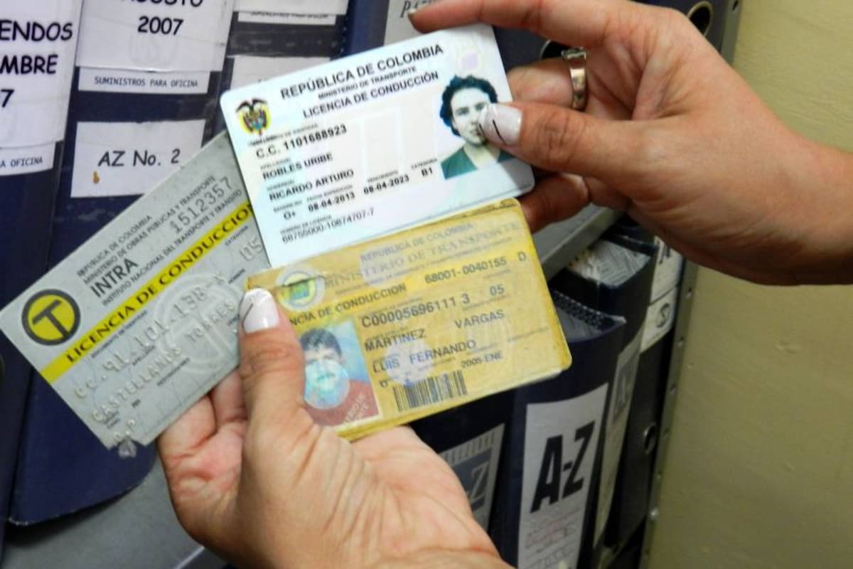 El pasado 15 de julio inició el proceso de unificación de las licencias de conducción y desde esa fecha los pases viejos que estén vencidos perderán vigencia. En Bucaramanga, el plazo para cambiar este documento venció ayer y por el momento no se ha autorizado ninguna prórroga. Es decir, a partir de hoy, si usted maneja con una licencia vencida puede ser sancionado económicamente. (Foto: Archivo / VANGUARDIA LIBERAL)