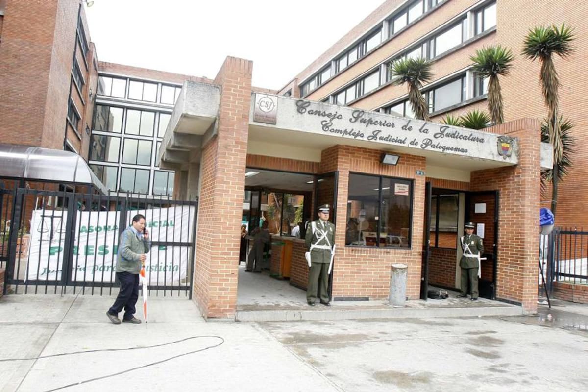 Los funcionarios capturados habrían direccionado procesos y establecido beneficios para procesados a cambio de sumas de dinero que estarían entre los $500.000 y los $50 millones. (Foto: Colprensa / VANGUARDIA LIBERAL)