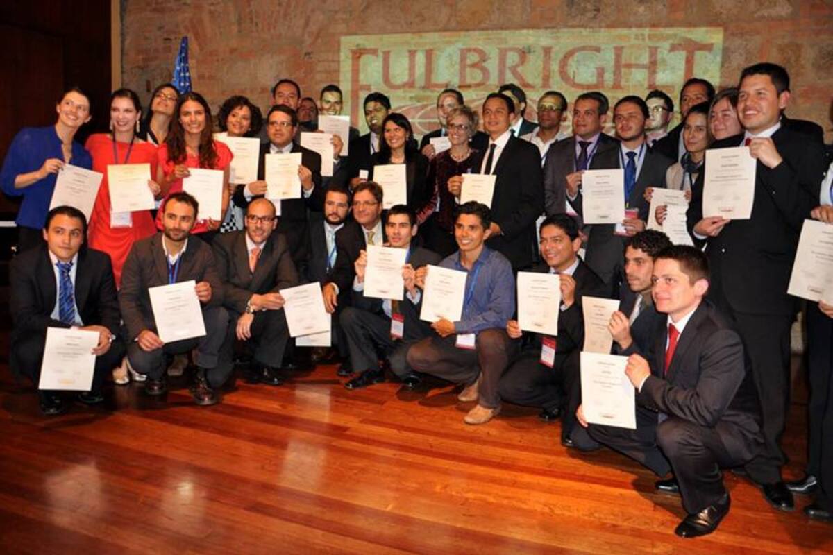 Algunos de los profesionales del país que fueron becados por el Programa Fulbright. La ceremonia de entrega de becas hace parte del Seminario de Orientación para becarios. (Foto: Suministrada / VANGUARDIA LIBERAL)