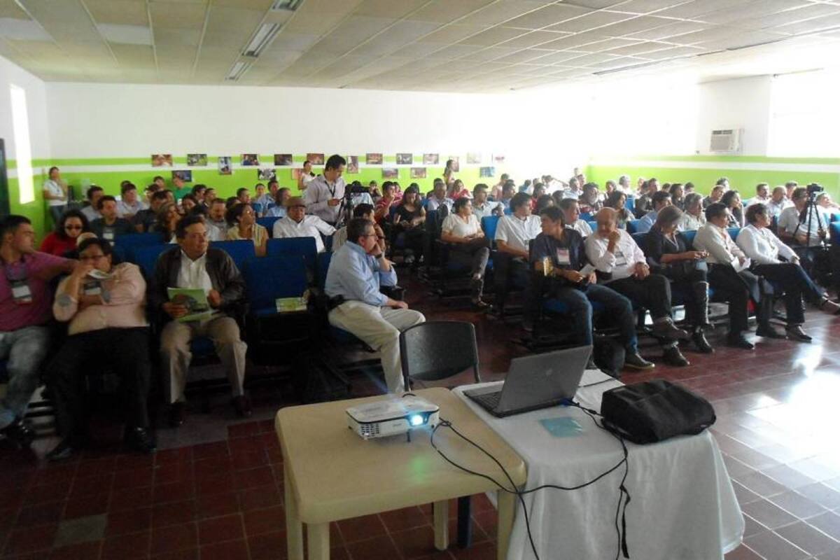Aspectos del desarrollo del Encuentro Nacional de Turismo de Naturaleza y Aventura que se desarrolló en la sede de las Unidades Tecnológicas de Santander sede San Gil. (Foto: Nancy Acuña R / VANGUARDIA LIBERAL)