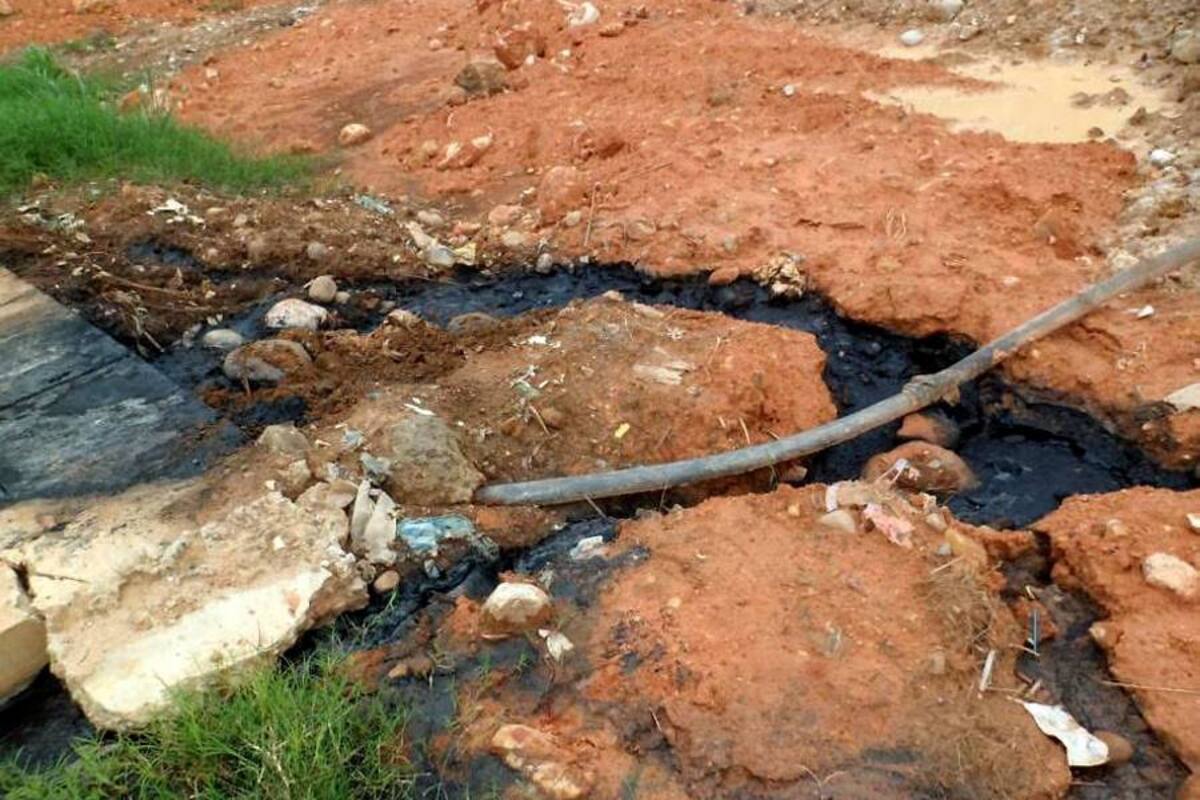 La Corporación Autónoma Regional para la Defensa de la Meseta de Bucaramanga, Cdmb, tras registros gráficos, fue enfática al decir que: “el derrame de lixiviados sí generó una afectación ambiental”. (Foto: Fotografía: Suministrada / Cdmb / VANGUARDIA LIBERAL)