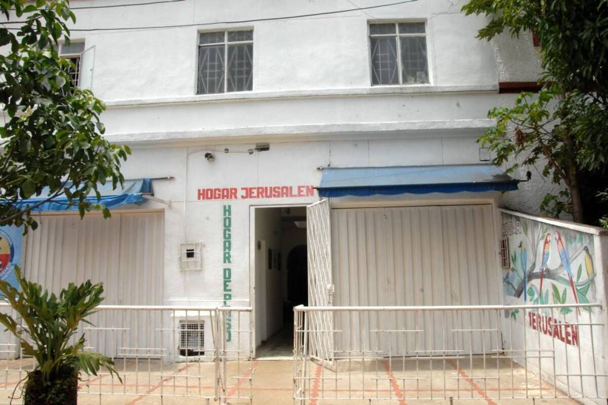 El hogar de paso donde pueden pernoctar los habitantes de calle así como recibir alimentación está situado en la calle 24 #20-16. Los ciudadanos que deseen entregar ayudas a esta población las pueden donar en este lugar. (Foto: Jaime Del Río/ VANGUARDIA LIBERAL)
