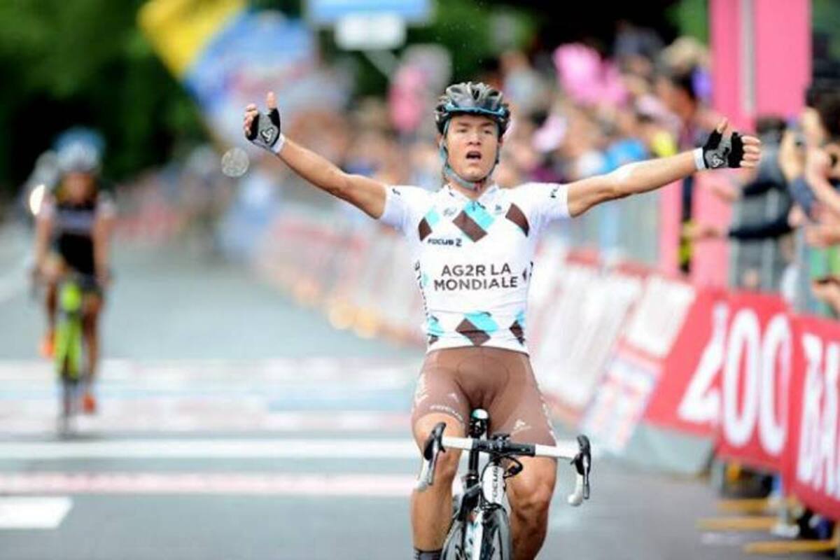 Lastima que ésta no fue la foto del primer triunfo colombiano en el Giro de Italia 2013. El antioqueño Carlos Betancur cruzó la meta en Florencia, tras sobrepasar al caleño Jarlinson Pantano, y celebró como si hubiera ganado; no sabía que el ruso Maxim Belkov ya había llegado y obtenido el triunfo. (Foto: Tomada de www.ciclismodecolombia.com / VANGUARDIA LIBERAL)