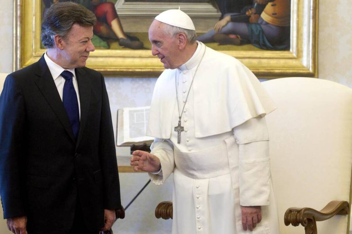 Francisco recibió a Santos con motivo de su visita al Vaticano para la canonización de la religiosa Laura Montoya Upegui. (Foto: Agencias/VANGUARDIA LIBERAL)