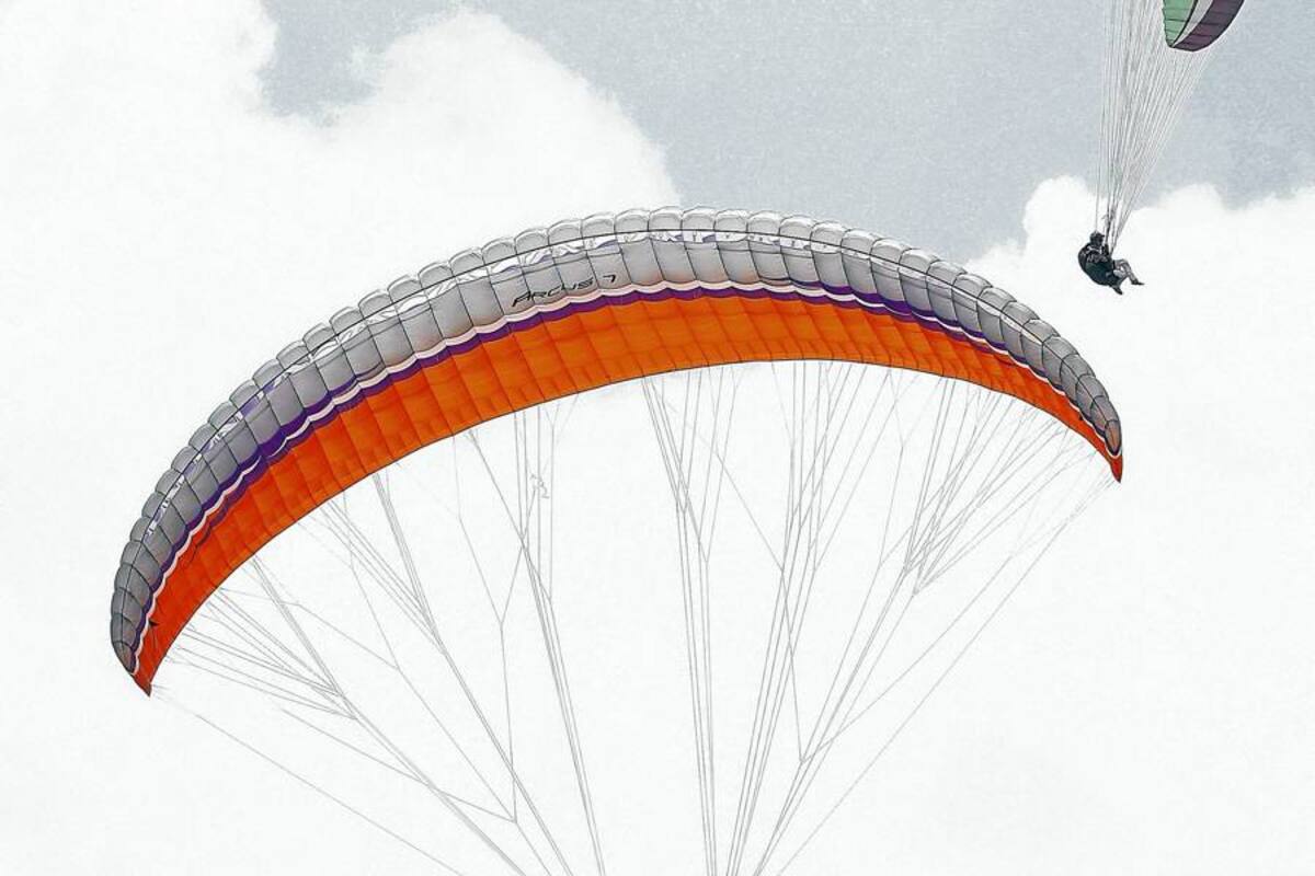 De izquierda a derecha aparecen los mejores pilotos del Campeonato Nacional de Parapente de Precisión: Edinson Álvarez, Gabriel Flórez, Julián Cárdenas y Nathalia Pinzón Gómez. (Foto: César Flórez / VANGUARDIA LIBERAL )