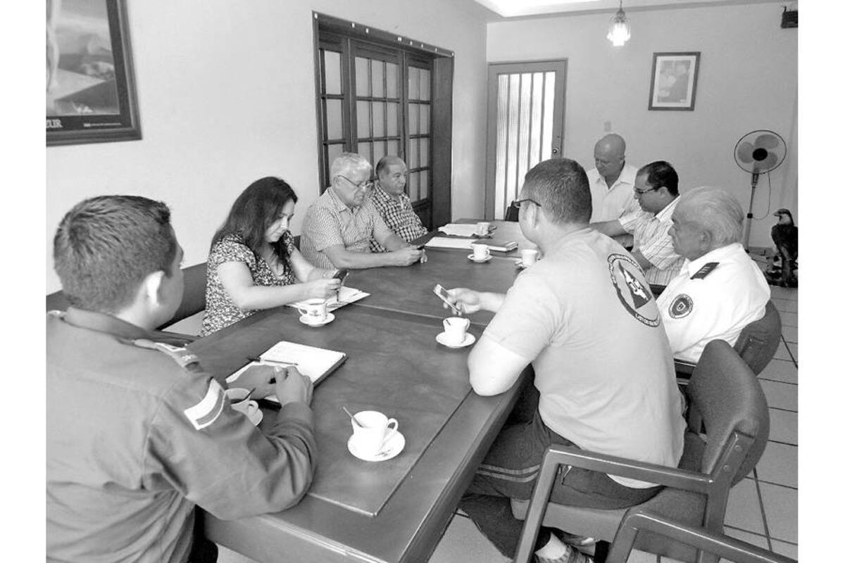 La reunión del comité de gestión de riesgo se cumplió en el despacho de la Alcaldía municipal, el 14 de mayo, a las 10:00 de la mañana presidida por el alcalde Álvaro Agón Martínez. (Foto: Nancy Acuña R. / VANGUARDIA LIBERAL)