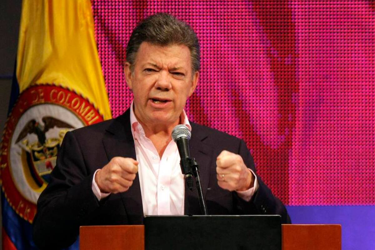 El presidente de la República, Juan Manuel Santos, se volvió a referir a sus opositores. Ayer dijo que algunos están viajando al exterior a hablar mal del país y que buscan negar las cosas buenas que se han hecho, para “sacar réditos electorales”. En otro declaración les llamo “buitres del miedo”. (Foto: Archivo / VANGUARDIA LIBERAL)