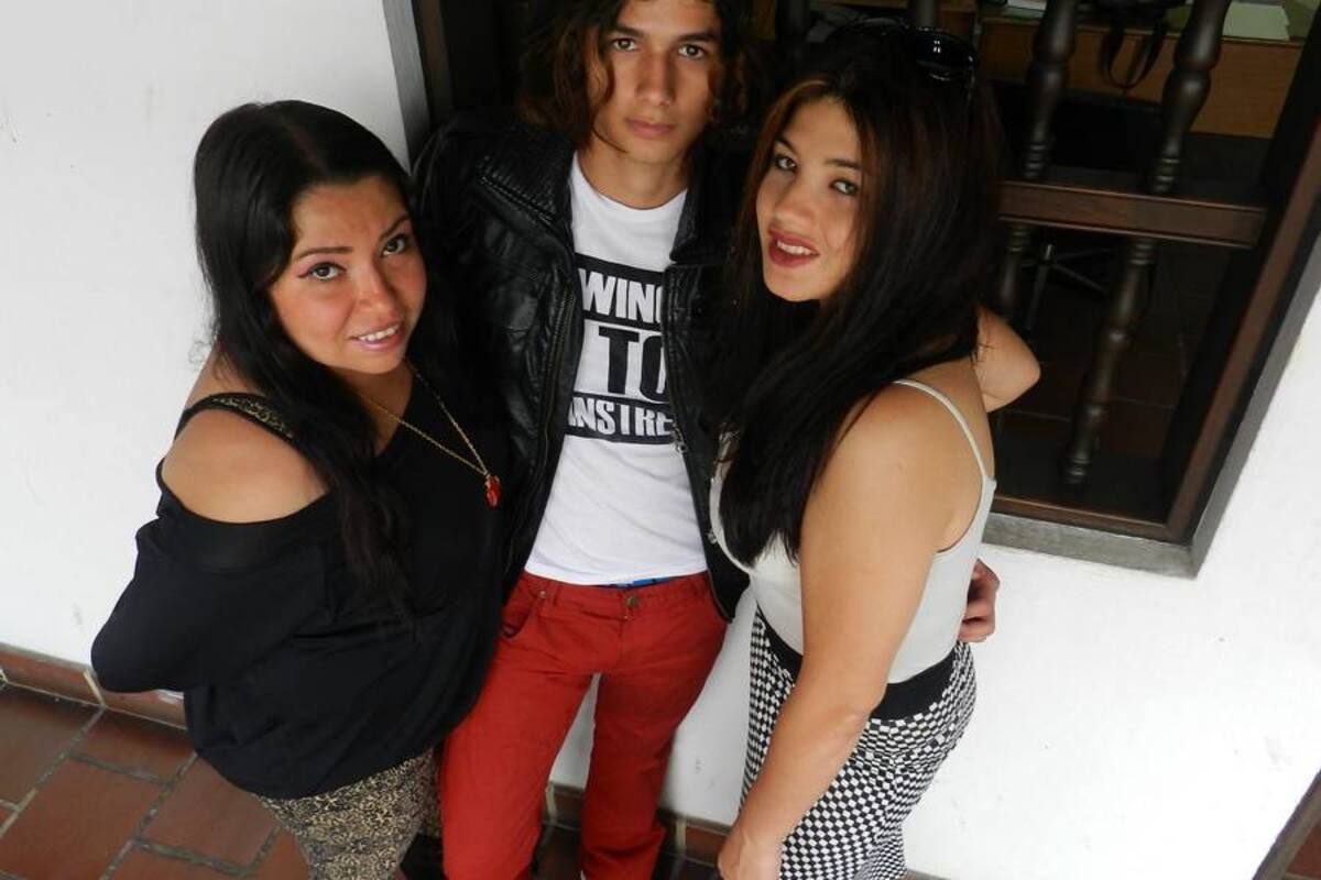 La cantautora boliviana Marian Montero (izquierda) esta por estos días en Piedecuesta junto al reconocido cantautor y modelo Jhonatan Andrey, un santandereano que abrió puertas en México, para conformar un nuevo proyecto artístico desde Colombia para Bolivia. La agrupación se presentará en el Carnaval de Santa Cruz, que reúne a millares de cruceños y bolivianos de diversas regiones del país. (Foto: Edgar Omar Bustos A/ VANGUARDIA LIBERAL )