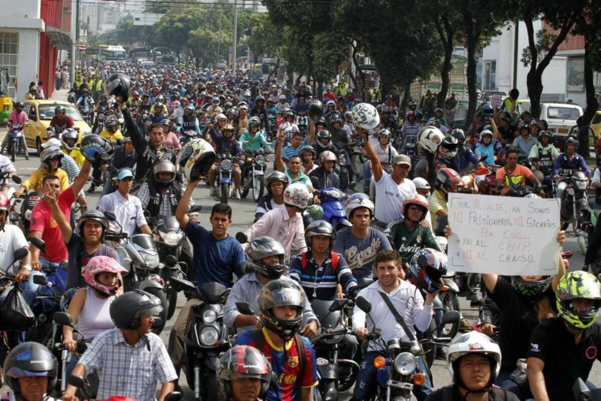 Los motociclistas invadieron las vías céntricas y protagonizaron neurálgicos bloqueos en la capital santandereana. (Foto: Fotografía: Nelson Díaz / VANGUARDIA LIBERAL)
