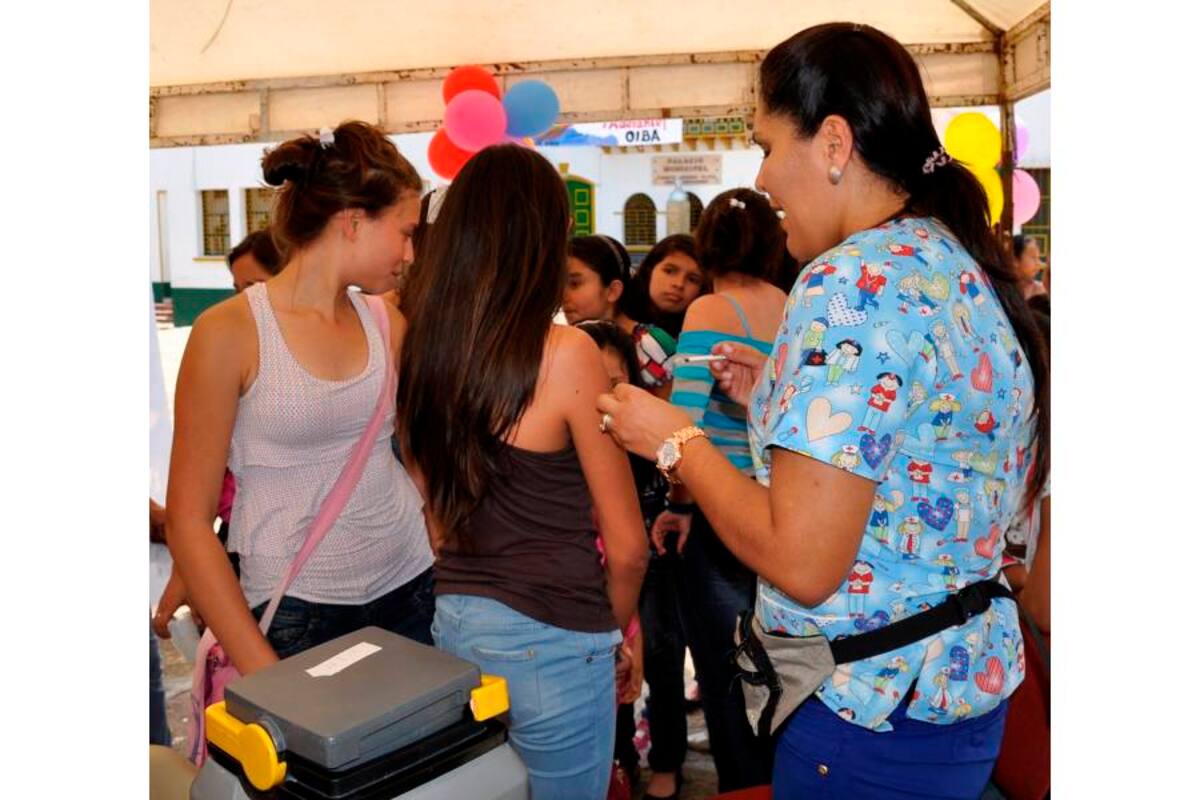 Los centros educativos también hicieron parte de la jornada de vacunación contra el Virus del Papiloma Humano, VPH. Los funconarios invitan a la comunidad para que participen de las actividades de salud. (Foto: Archivo / VANGUARDIA LIBERAL)