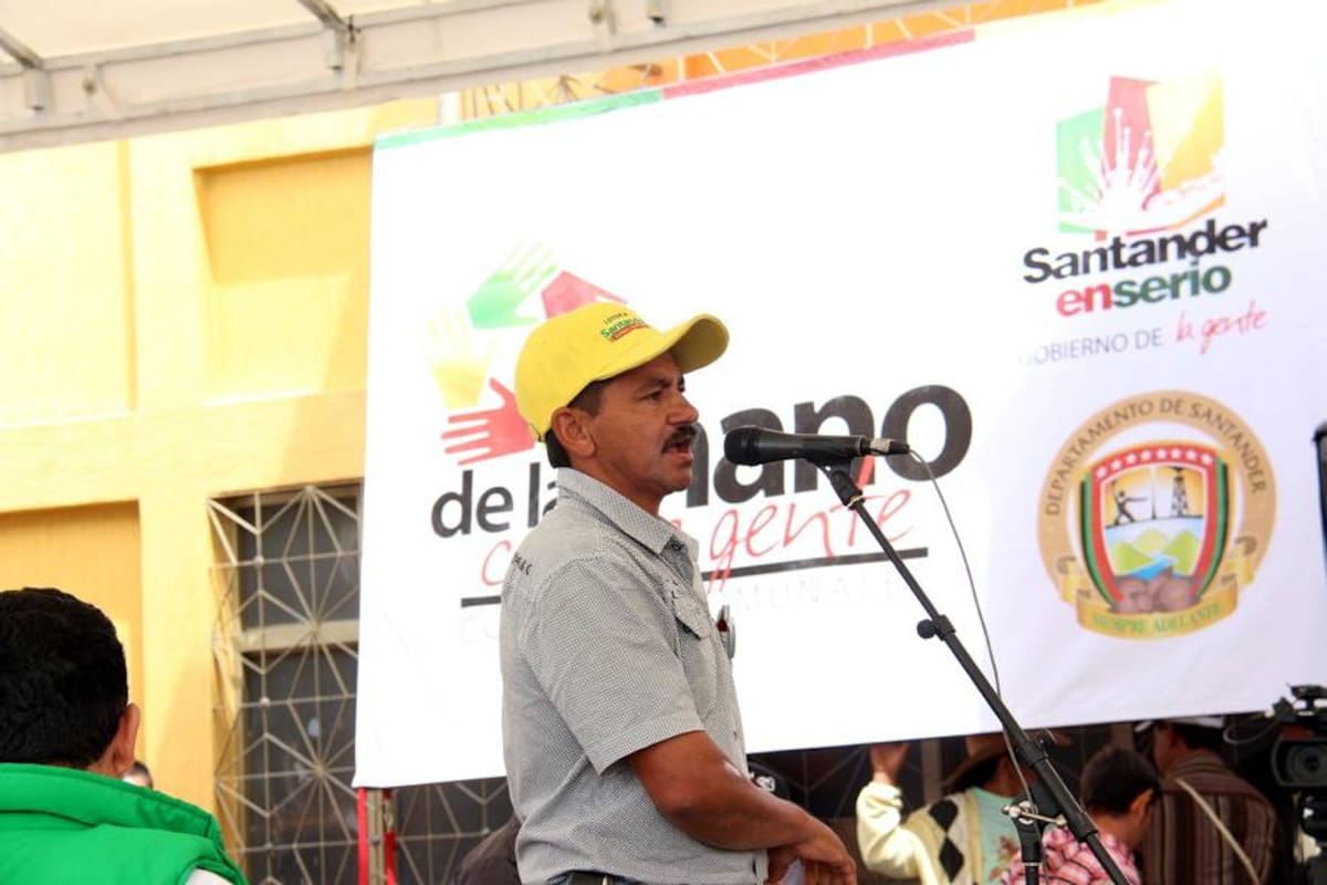 Habitantes de las distintas veredas del Municipio El Peñón se hicieron presente en el Consejo Comunal para dar a conocer sus necesidades al gobernador de Santander, Richard Aguilar Villa. (Foto: Suministrada/VANGUARDIA LIBERAL )