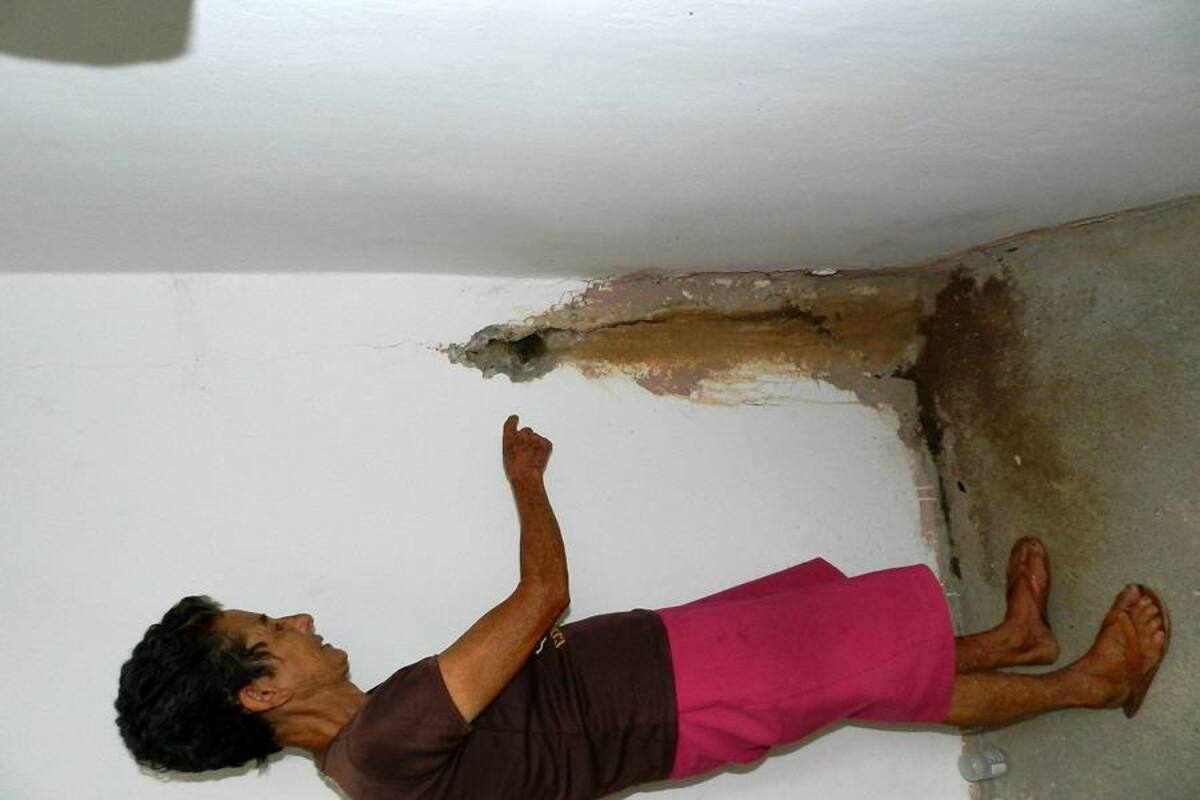 Debido a la humedad, uno de los cuartos de la vivienda de la familia Tellez es inhabitable, en el barrio El Reposo. (Foto: Liliana Carvajal /VANGUARDIA LIBERAL )