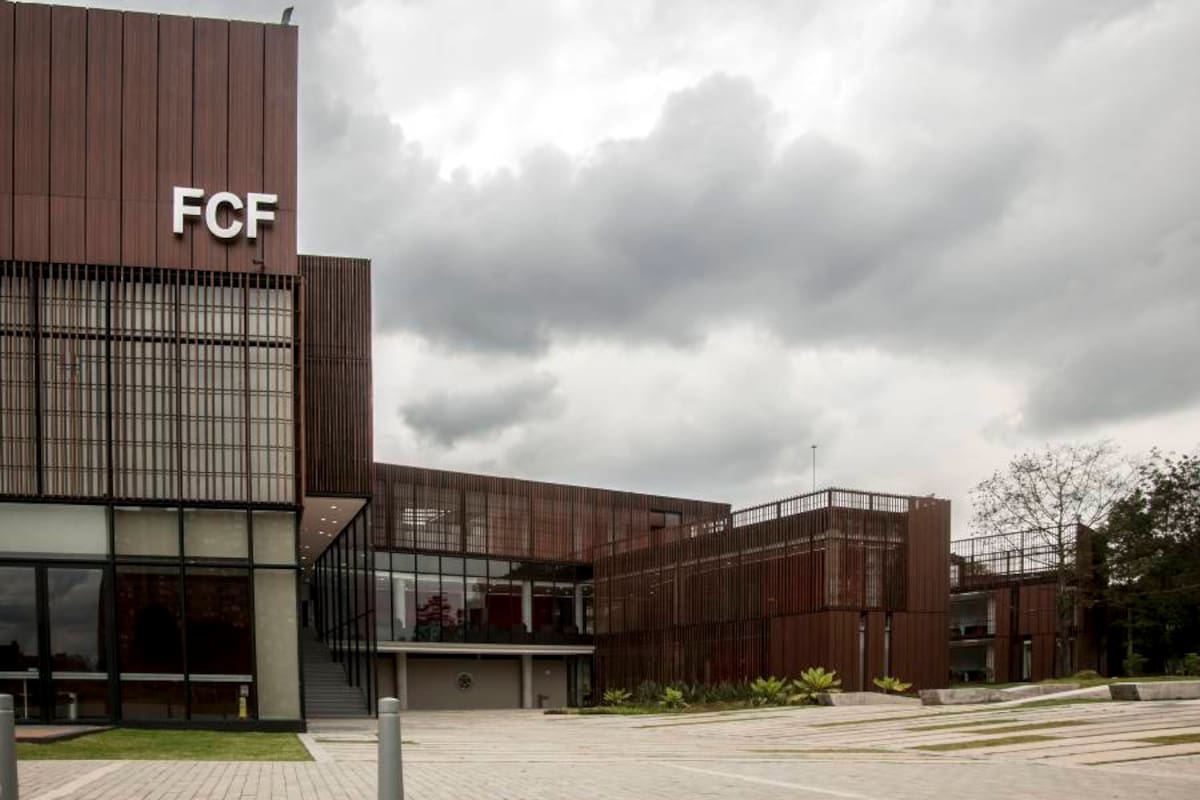 La Federación Colombiana de Fútbol inauguró ayer en Bogotá un complejo deportivo que acogerá a las selecciones de este deporte, en el cual invirtió 19.000 millones de pesos (unos 10 millones de dólares). (Foto: Colprensa / VANGUARDIA LIBERAL)