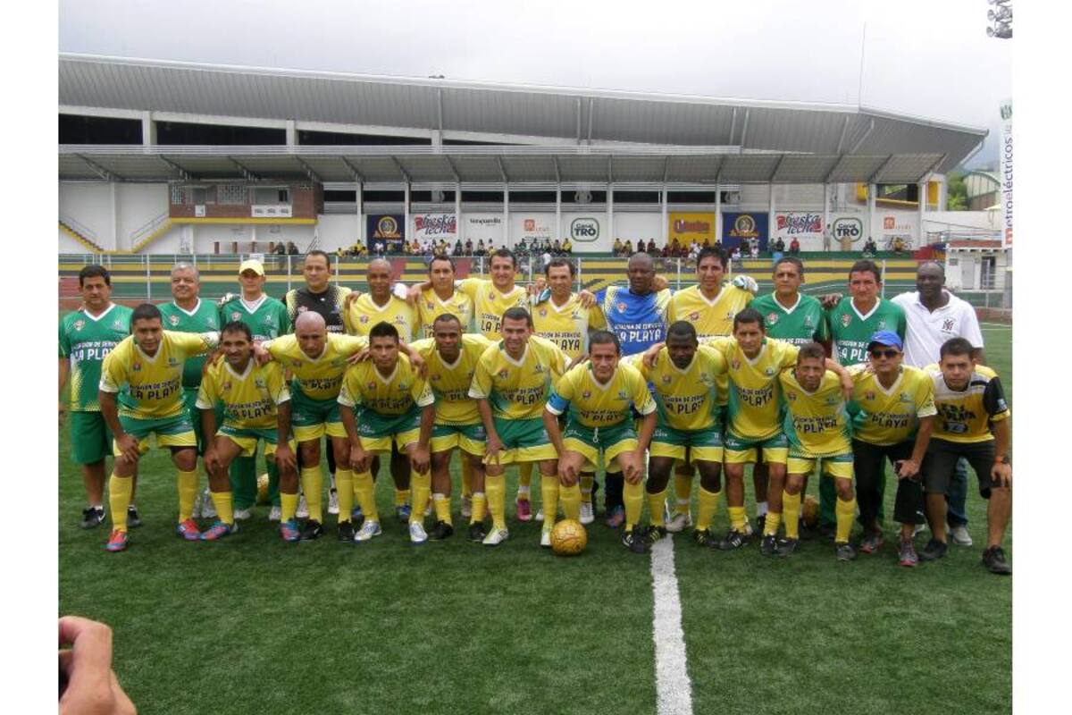 Luego de proclamarse campeón del último Torneo Sénior Máster de la Cancha Marte, La Playa - Terminal de Transportes se ganó el derecho a representar a Santander en el Campeonato Nacional de la Categoría, en el que estarán los mejores elencos del país, reforzados con futbolistas recientemente retirados del profesionalismo. (Foto: Archivo / VANGUARDIA LIBERAL)