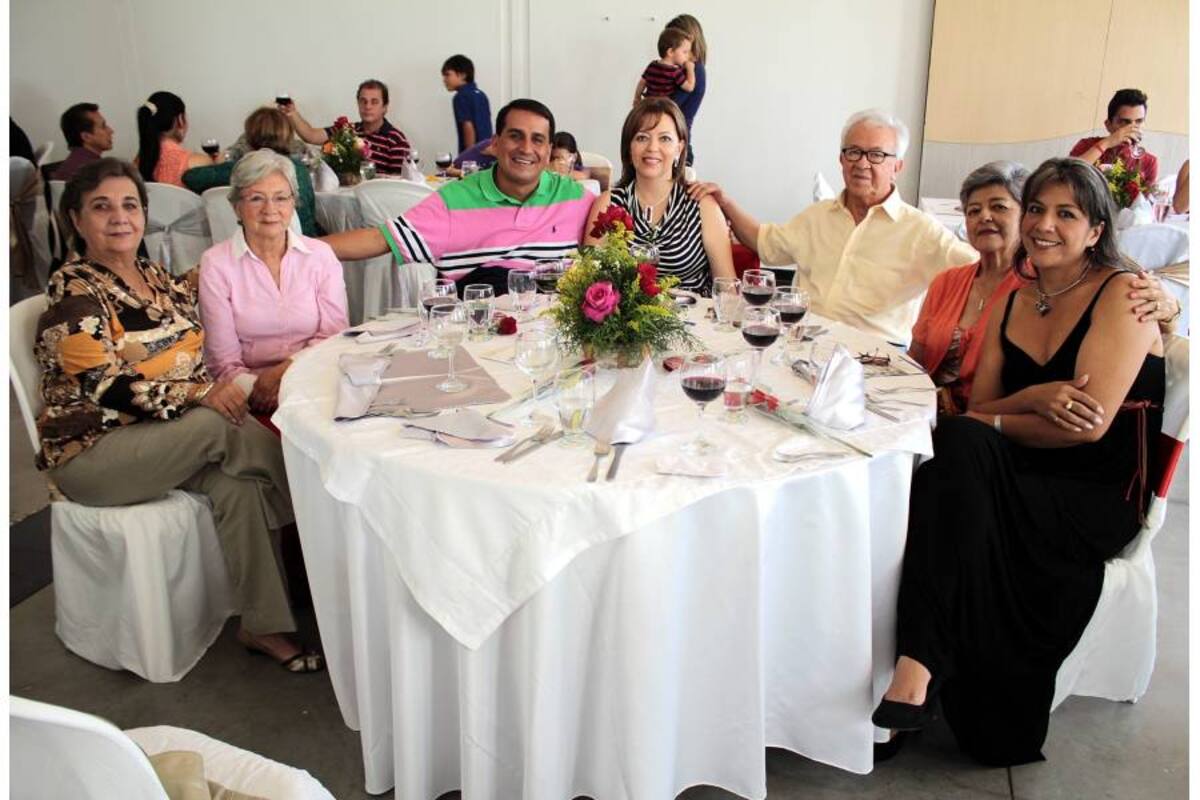 Esperanza Montero, María Oliva Méndez, David Santos, Lina Méndez, Jesús Méndez, Inés Moreno y Silvia Margarita Santos. (Foto: Javier Gutiérrez/ VANGUARDIA LIBERAL)