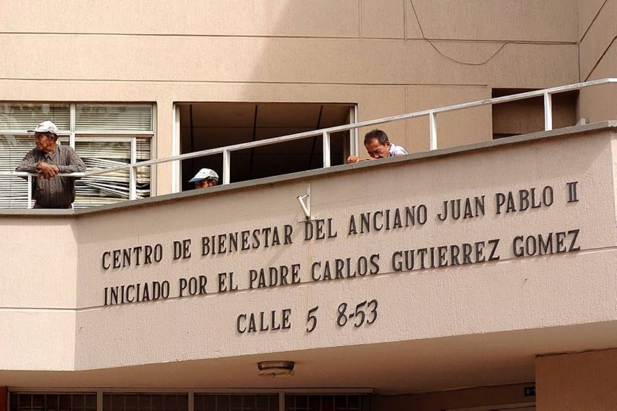 Los concejales visitaron las instalaciones del albergue Juan Pablo II para ver los programas que benefician a los adultos mayores. (Foto: Archivo / VANGUARDIA LIBERAL)