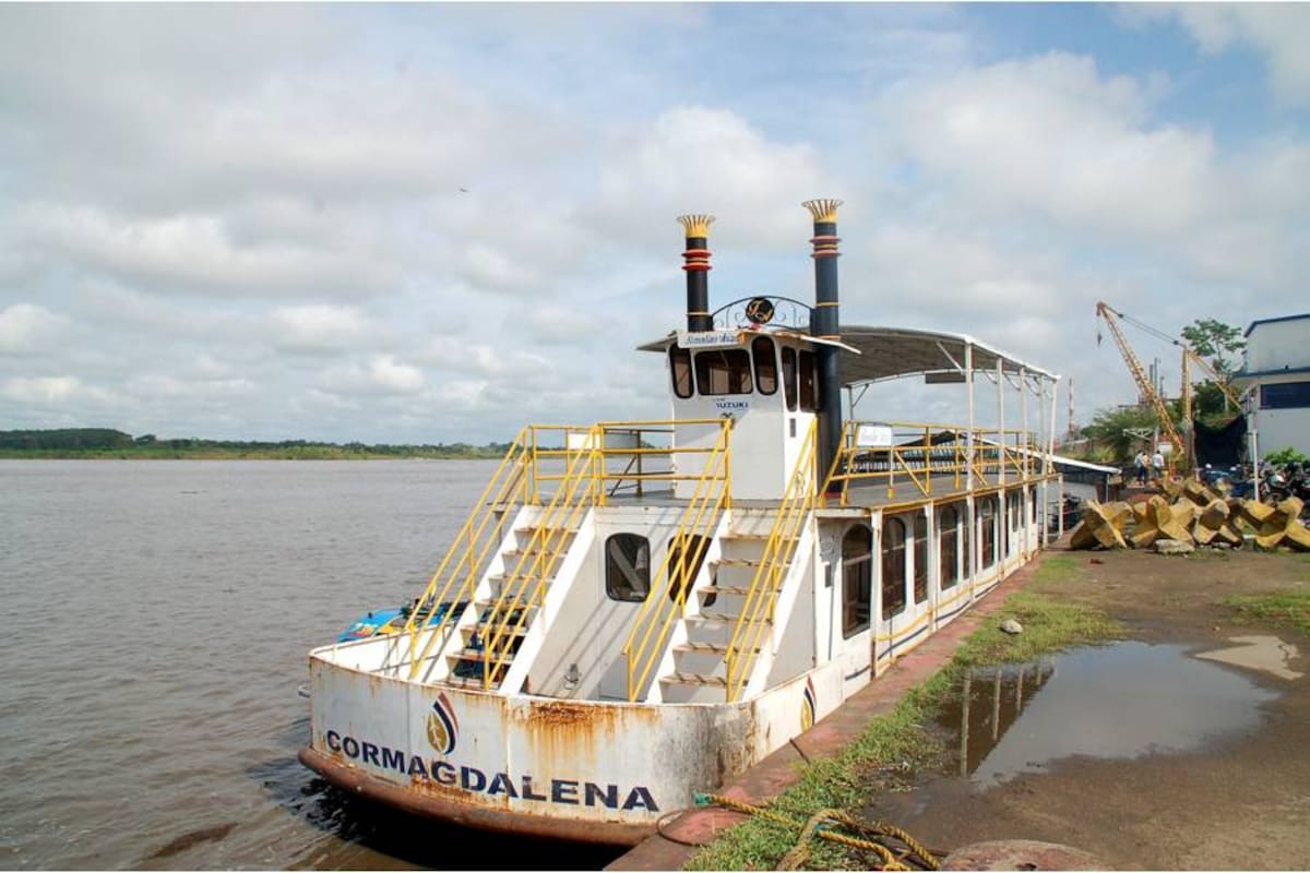 (Foto: Edgar Pernett/VANGUARDIA LIBERAL En estas condiciones se encuentra el Florentino Ariza, una de las embarcaciones construidas por el Gobierno Nacional para incentivar la recreación y el turismo en el río Magdalena. )