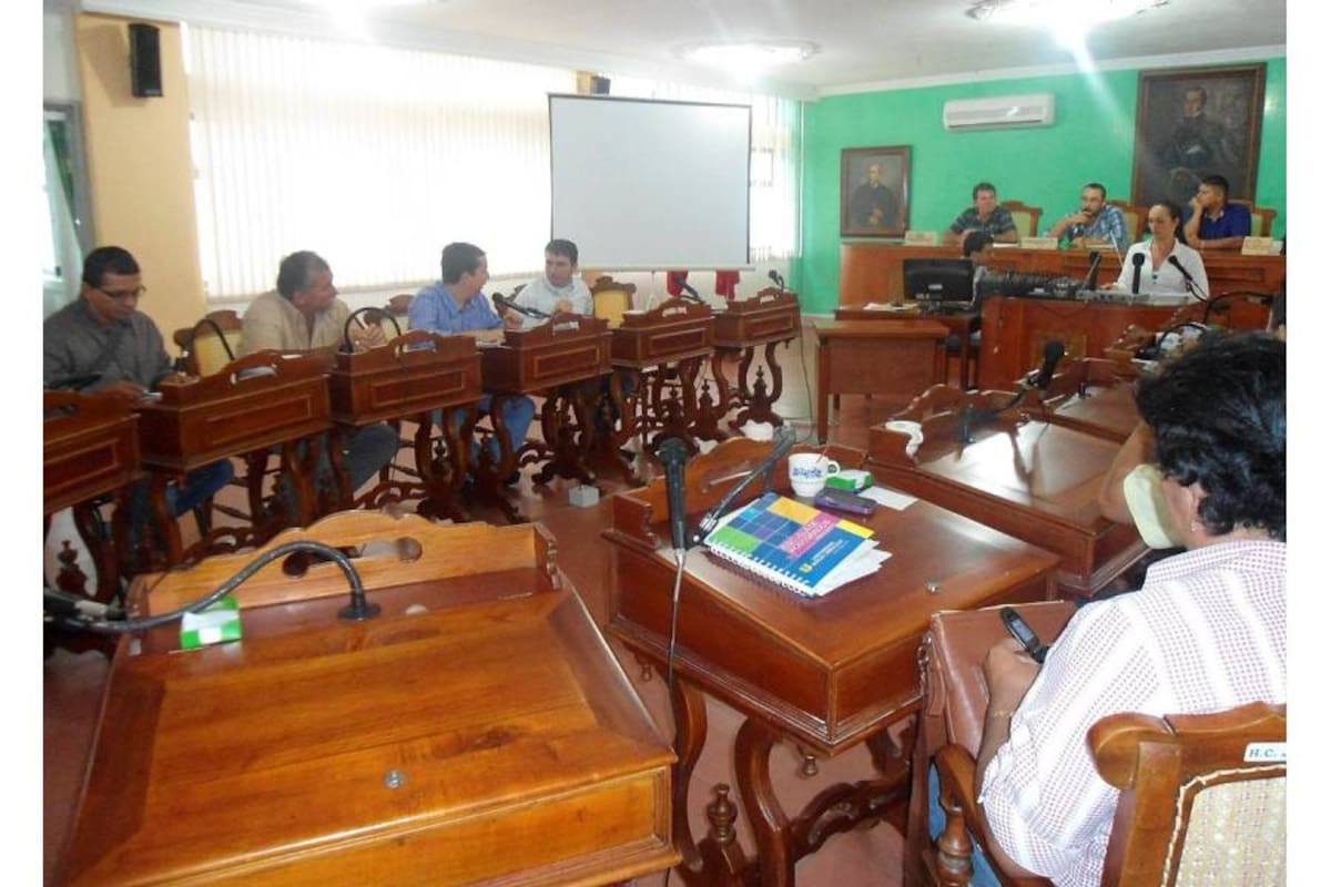 Con 12 votos a favor y uno ausente se aprobó el Acuerdo N. 016, mediante el cual se adopta la Política pública de mujer y equidad de género en San Gil. (Foto: Nancy Acuña R. / VANGUARDIA LIBERAL)