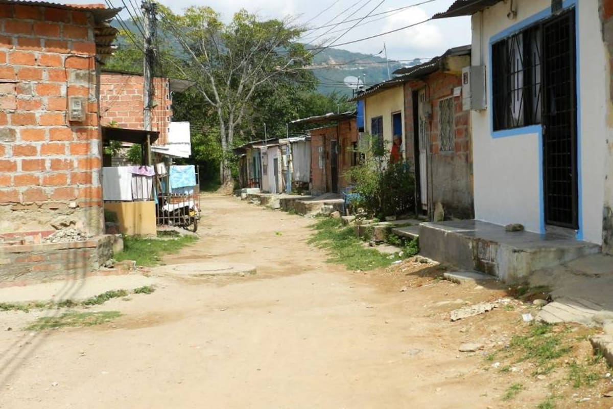 El barrio Brisas del Río está junto al El Poblado de Girón. Los habitantes de este sector denuncian actos delincuenciales y temen por la seguridad de sus hijos. (Foto: Liliana Carvajal/VANGUARDIA LIBERAL)