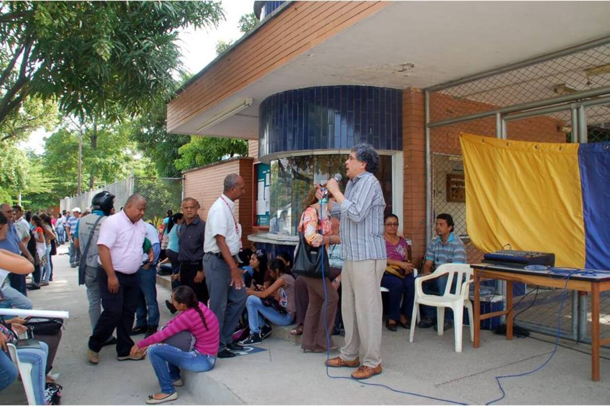 El 9 de mayo trabajadores, estudiantes y sindicatos protestaron uniéndose a una jornada nacional de cese de actividades de 24 horas, en contra del desmonte de los parafiscales. (Foto: Edgar Pernett/VANGUARDIA LIBERAL)