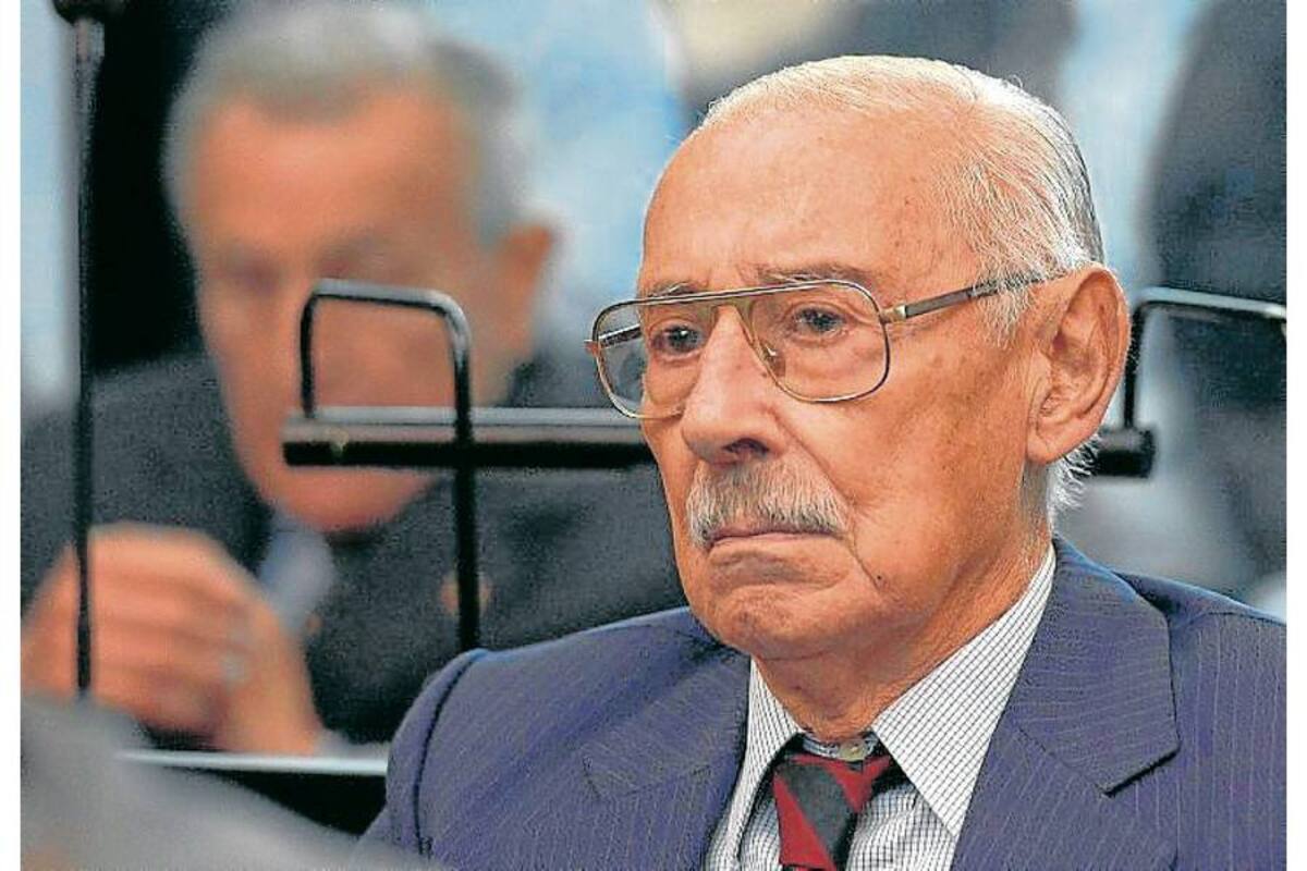 Tras la muerte de Videla, entre los dictadores solo queda en vida Reynaldo Bignone, quien fue el último presidente de facto antes del retorno a la democracia y la asunción de Ricardo Alfonsín, en diciembre de 1983. (Foto: AFP/VANGUARDIA LIBERAL)