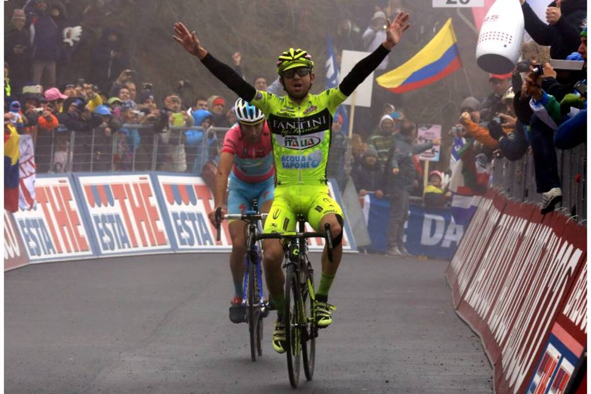 Los italianos Mauro Santambrogio y Vincenzo Nibali, fueron los grandes beneficiados de la etapa 14 del Giro de Italia, pues el primero ganó la etapa y ascendió al cuarto lugar de la general, mientras que el segundo se afianzó en el liderato al tomarle más tiempo a sus dos más cercanos rivales, el autraliano Cadel Evans y el colombiano Rigoberto Urán, que cedieron 33’’ y 30’’, respectivamente al término de la fracción en la que terminó tercero el colombiano Carlos Alberto Betancur. (Foto: AFP / VANGUARDIA LIBERAL)