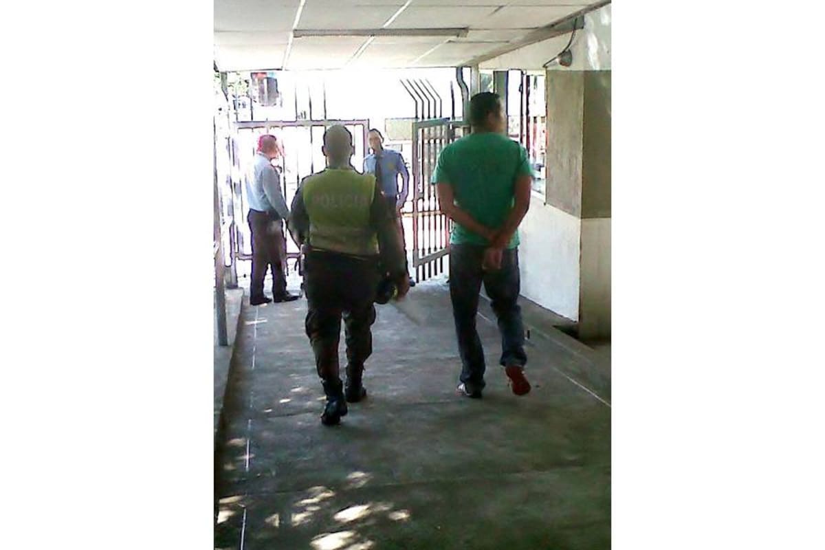 El aprehendido fue dejado a disposición de la Fiscalía tras ser capturado en flagrancia. (Foto: Suministrada/ VANGUARDIA LIBERAL)