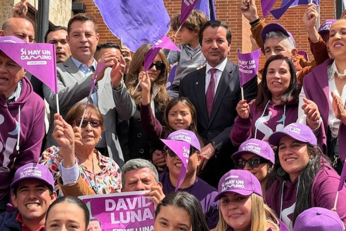 David Luna entregó 1.300.000 firmas para inscribir oficialmente su candidatura presidencial. | Foto: Cortesía prensa David Luna API