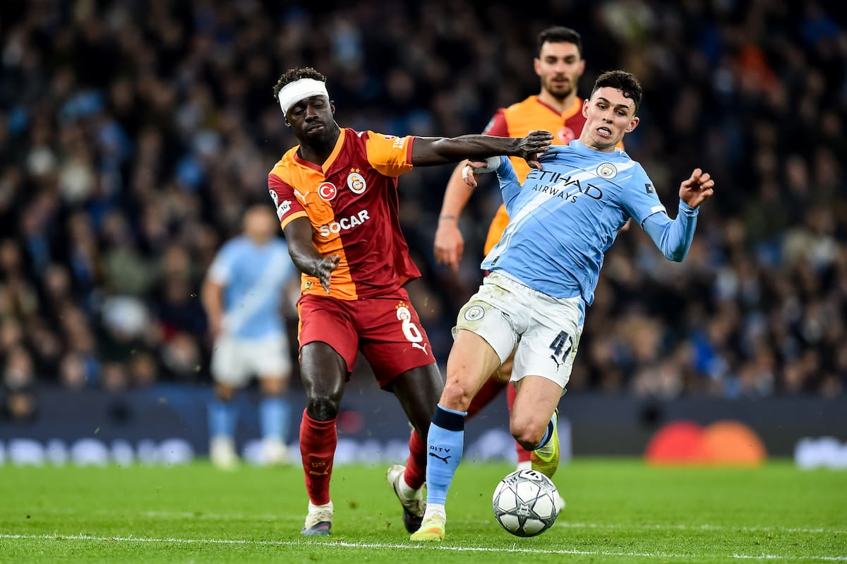 Davinson Sánchez estuvo presente en la derrota del Galatasaray en la Champions League. //Foto, EFE: PETER POWELL