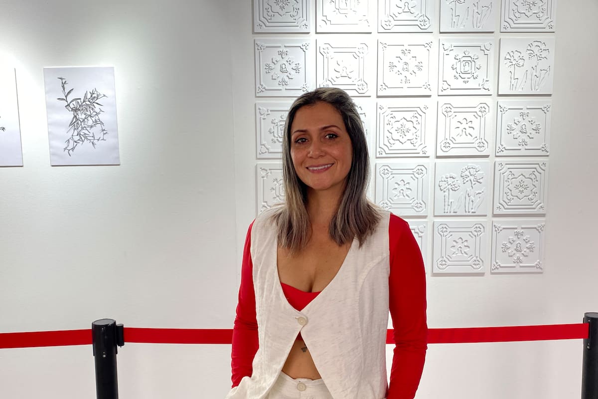 Inspirada en recorridos reales por el Cementerio Central, la artista santandereana Dayana Barón presenta una obra que replantea la relación entre memoria, territorio y paisaje urbano. / Efraín Torres