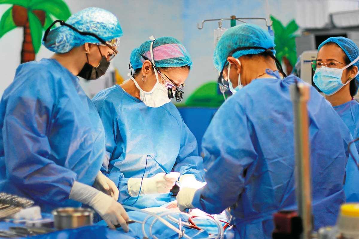 Según la FCV, desde 2019 el área de cirugía cardiovascular pediátrica ha implantado cuatro corazones y trasplantado tres, en el último. A la fecha, un niño está a la espera de un nuevo corazón.