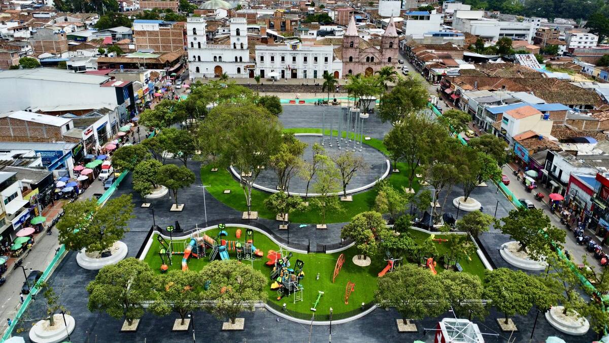Esta bella panorámica deja ver la hermosa imagen que hoy tiene el renovado parque de Piedecuesta. (Foto: Diego Calderón / VANGUARDIA)