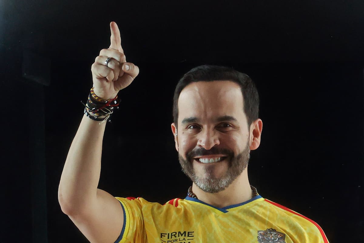 El ultraderechista Abelardo de la Espriella ganador de la segunda vuelta presidencial de este domingo en Colombia pronuncia un discurso, luego de los resultados preliminares que le dan el triunfo por delante del izquierdista Iván Cepeda, en Barranquilla (Colombia). EFE/ Mauricio Dueñas Castañeda