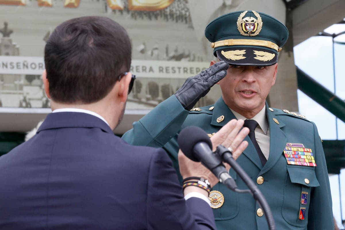 El presidente Abelardo de la Espriella encabezó la ceremonia de transmisión de mando en la Escuela Militar de Cadetes General José María Córdova, en Bogotá.