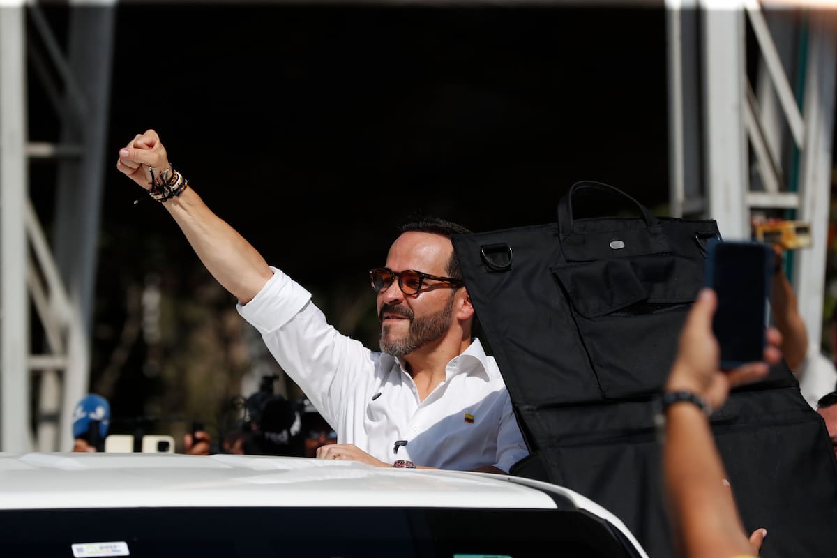 El candidato presidencial del movimiento Defensores de la Patria, Abelardo de la Espriella, vota este domingo en Barranquilla (Colombia). EFE/ Ernesto Guzmán Jr.